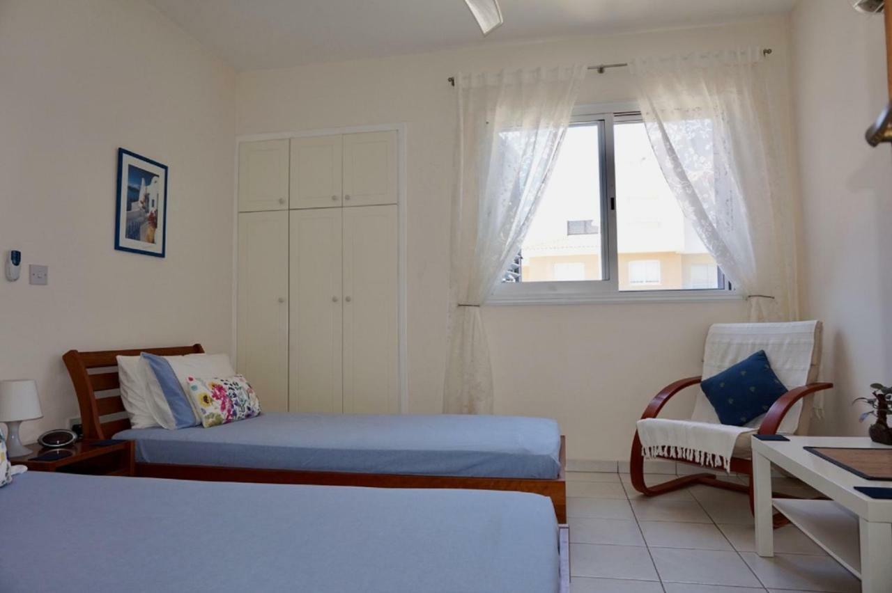 Aurora Townhouse - Complimentary Paphos Airport Transport Villa Bagian luar foto