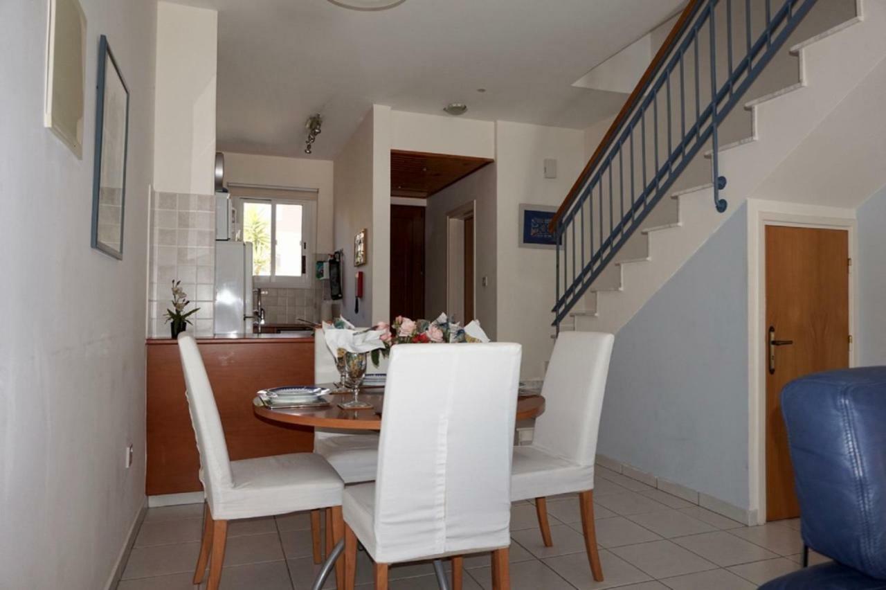 Aurora Townhouse - Complimentary Paphos Airport Transport Villa Bagian luar foto
