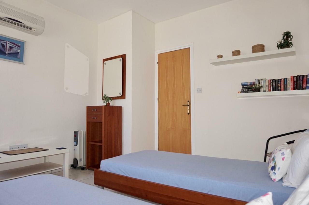 Aurora Townhouse - Complimentary Paphos Airport Transport Villa Bagian luar foto