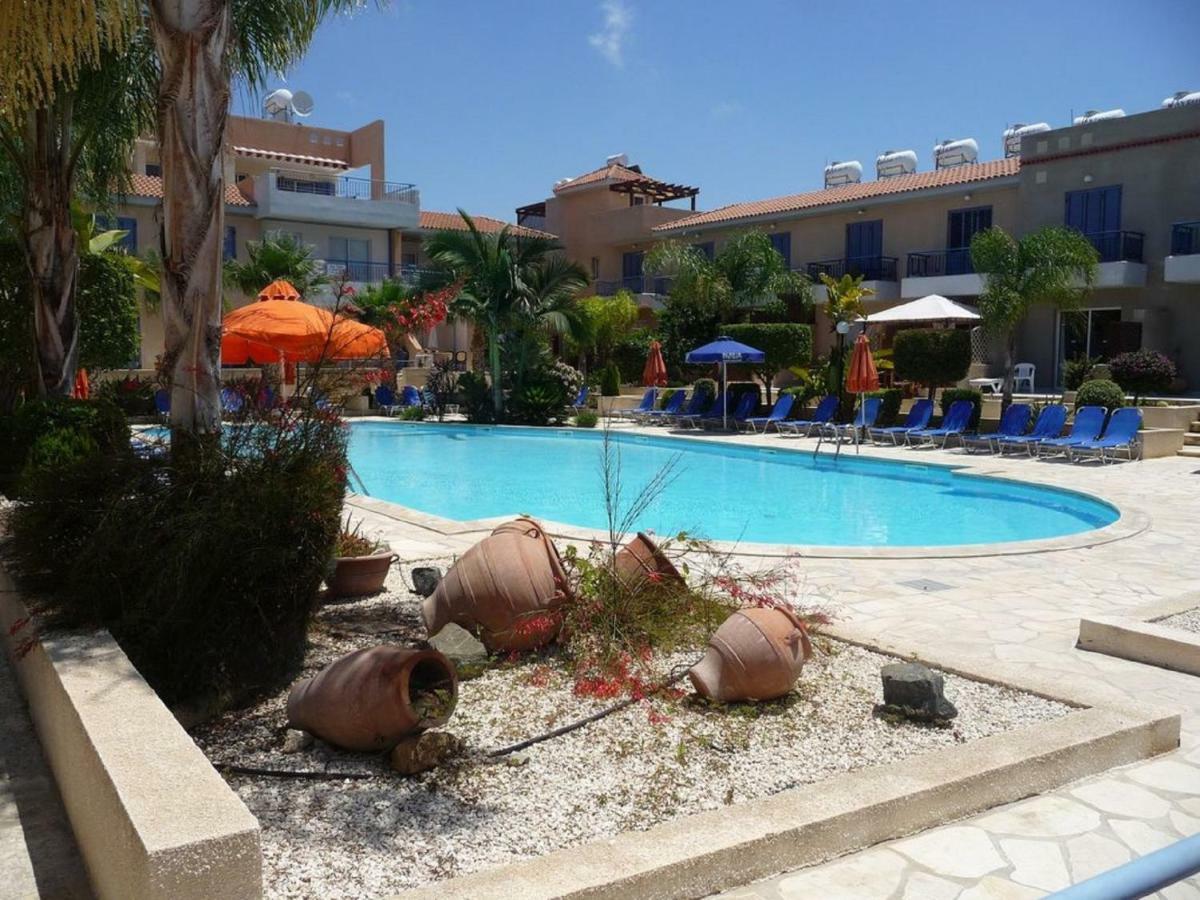 Aurora Townhouse - Complimentary Paphos Airport Transport Villa Bagian luar foto