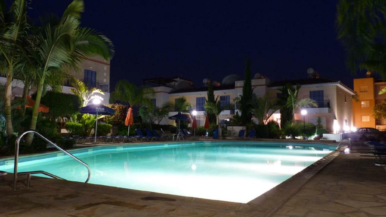 Aurora Townhouse - Complimentary Paphos Airport Transport Villa Bagian luar foto